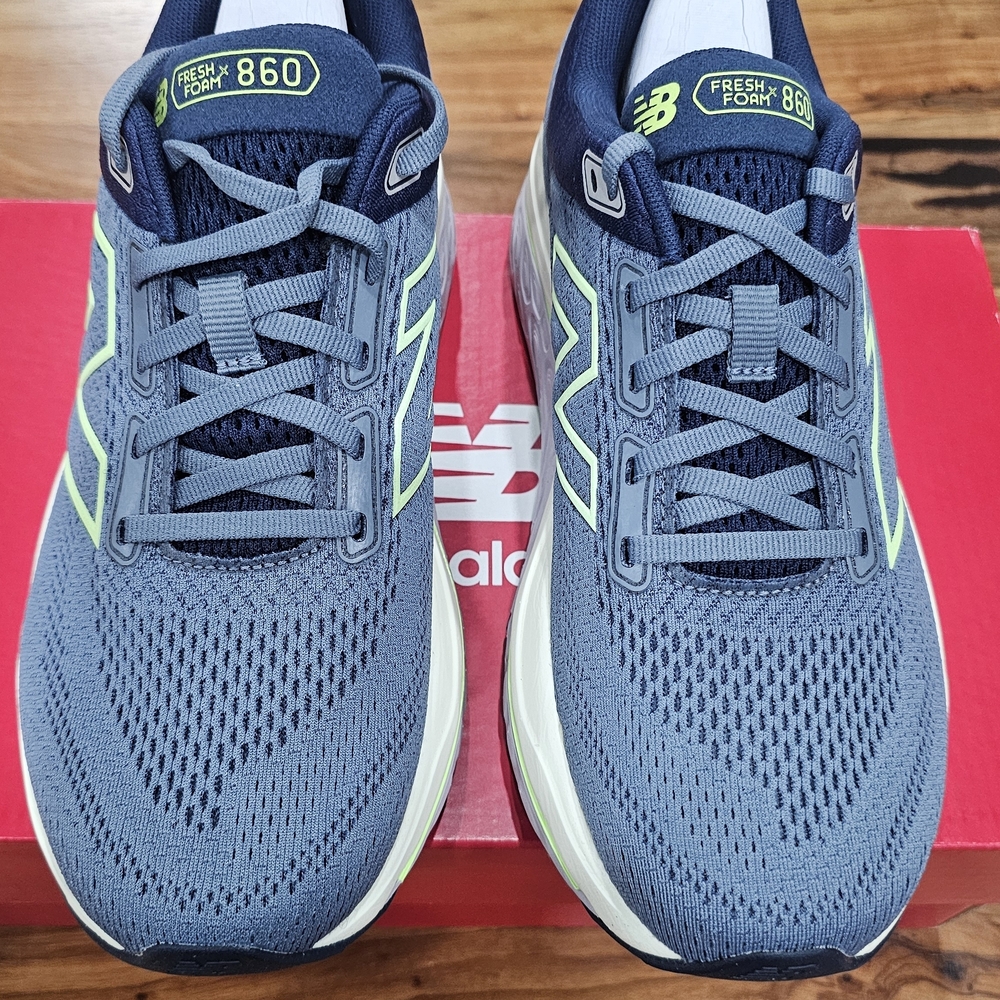 New Balance 860 Athletic Shoes - Picture 5 of 8